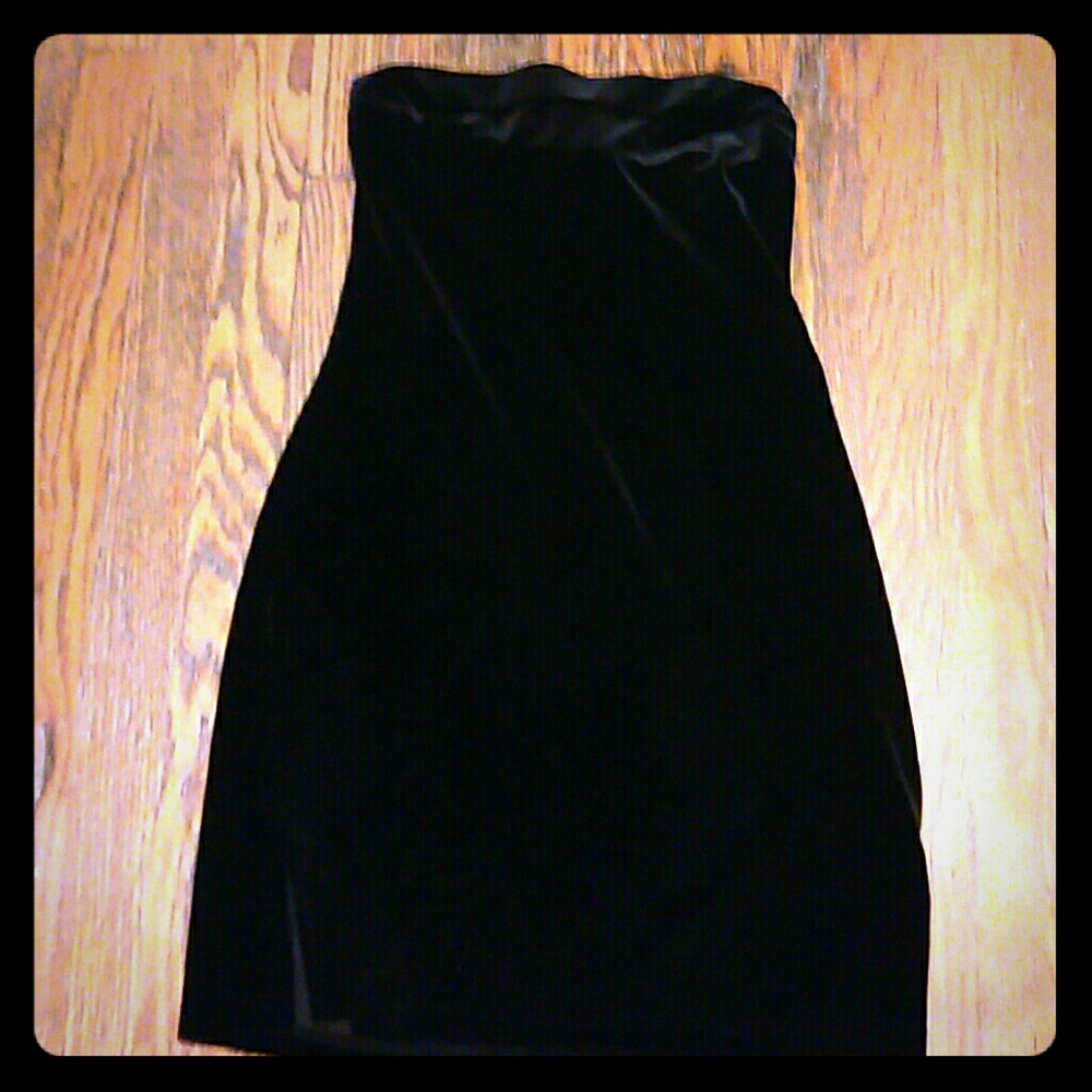 Black strapless velvet dress