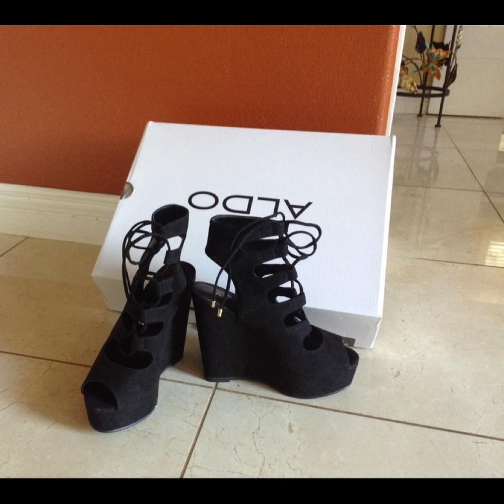 Aldo, Black Jennelle