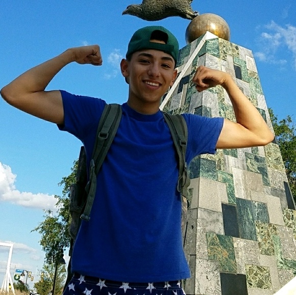 Meet your Posher, Luis - Picture 1 of 1