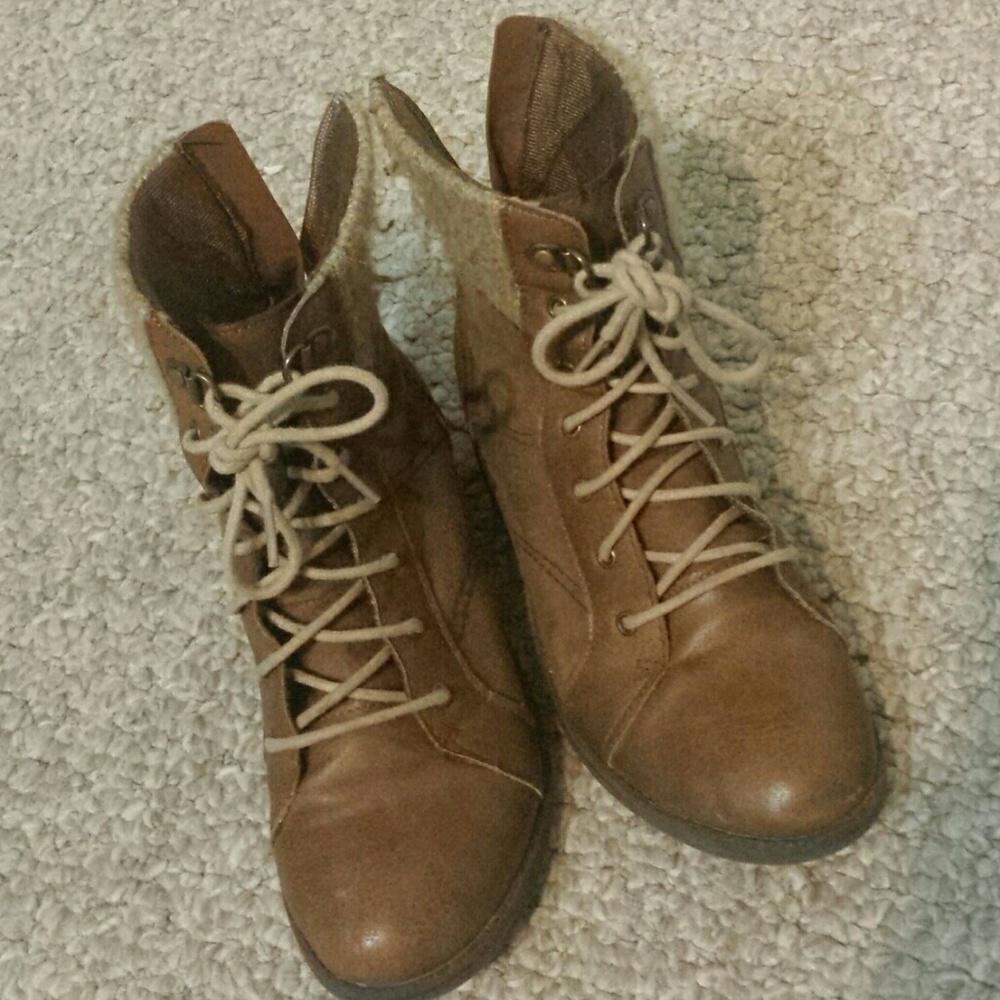 Combat boots