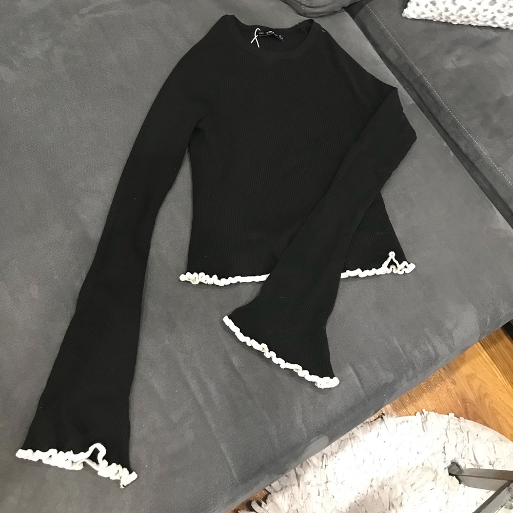Comfortable black long sleeve bell style
