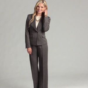 Never Worn lined Evan Picone Charcoal Pantsuit.