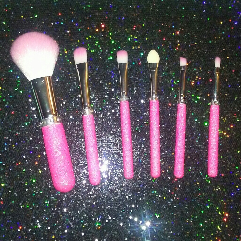 Pink bling makeup brushes