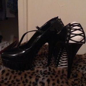 Pleaser pumps size 9