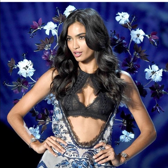 VICTORIA'S SECRET Chantilly Lace Lace-up Bralette - Picture 3 of 11