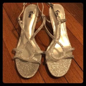 Sparkly silver dress shoe!