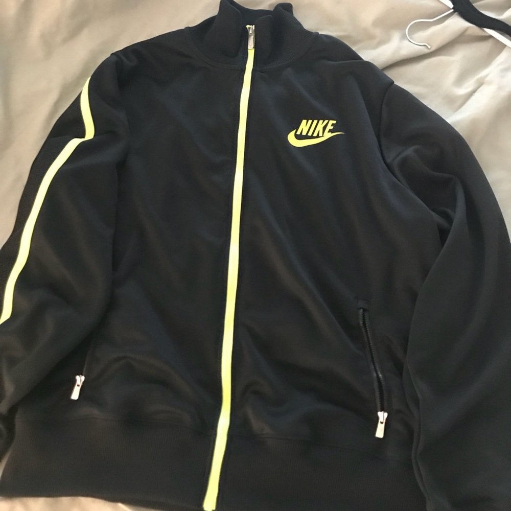 Men’s Nike jacket. Black. GUC. Size XXL