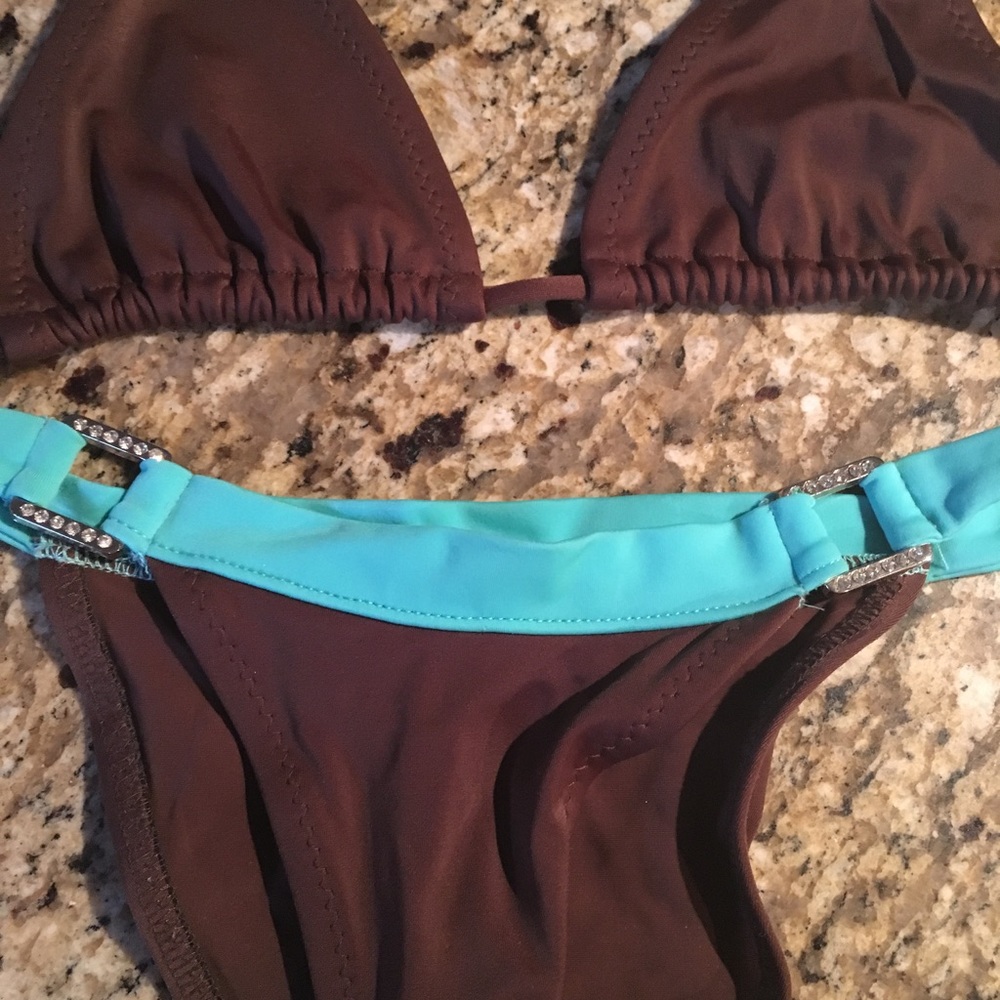 Bikini - Picture 3 of 4