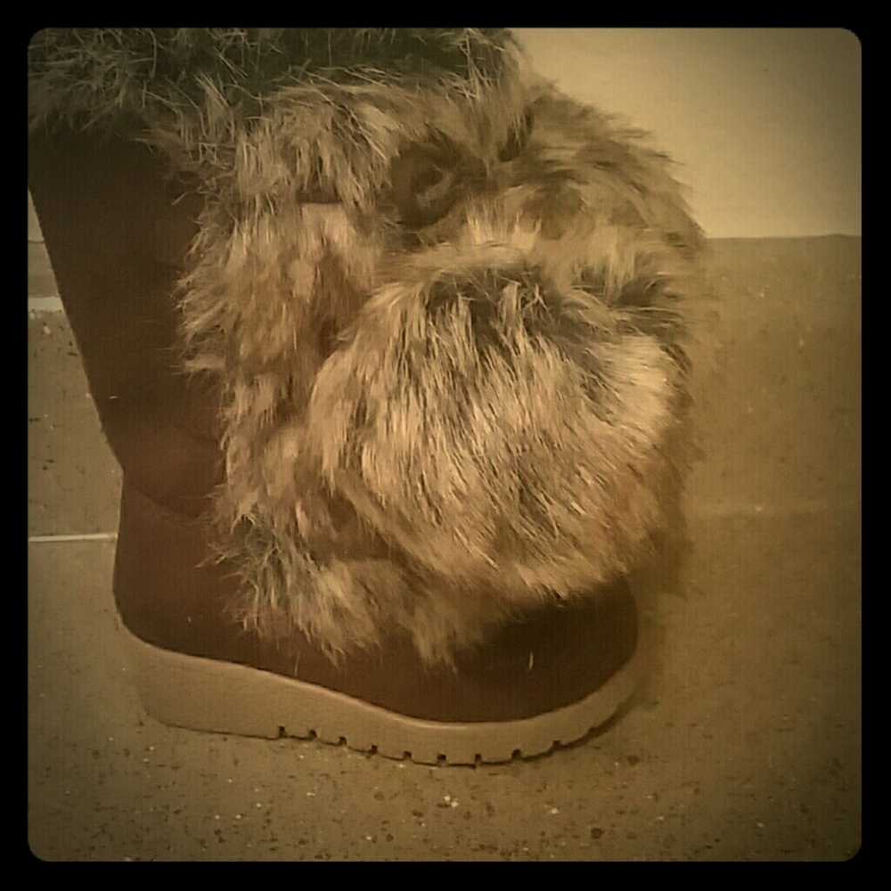Bear hug boots