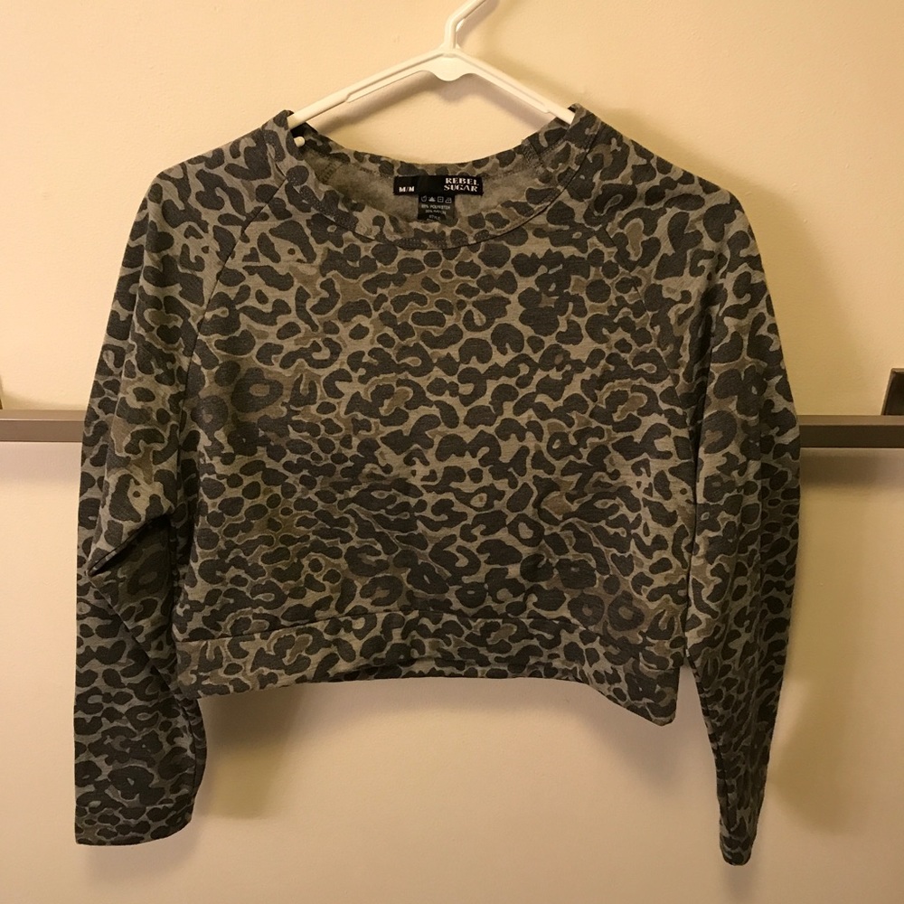Cheetah print cropped sweater !! Fleece inside 🤗