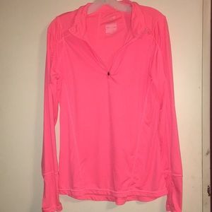 Fitted athletic pullover size L