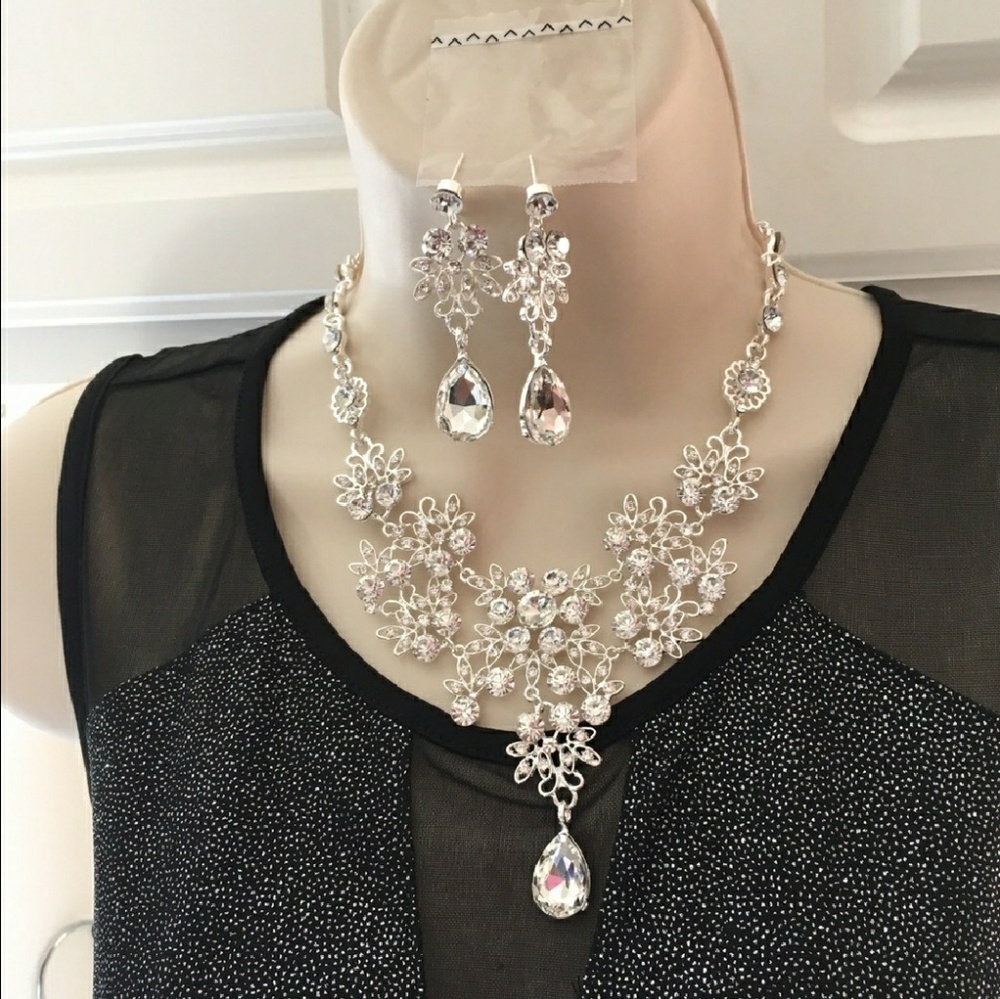 Brand new necklace and earring set