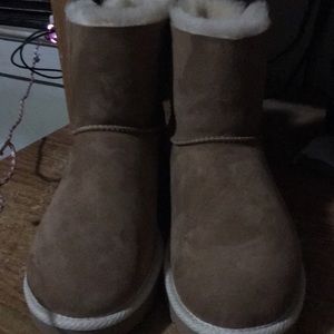 NWOT Ugg boots