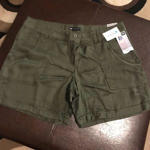 **NWT** Midrise Fit Shorts