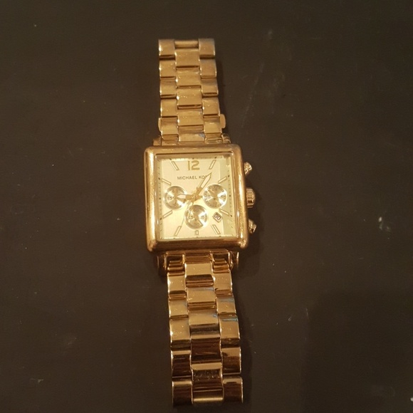 Michael Kors gold chain watch - Picture 1 of 4