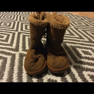 Toddler sz 10m boots with bows on the back