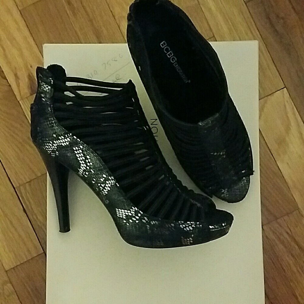 BCBG ankle shoes