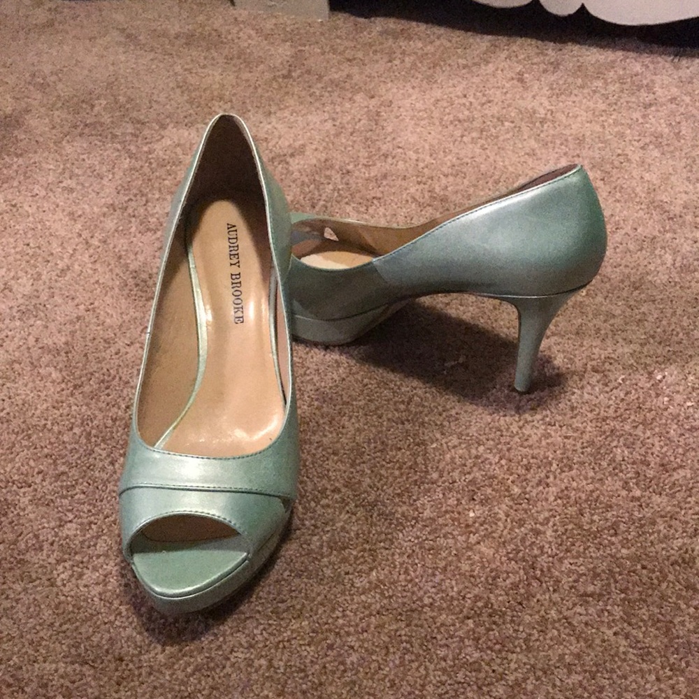 Heels - Picture 2 of 2
