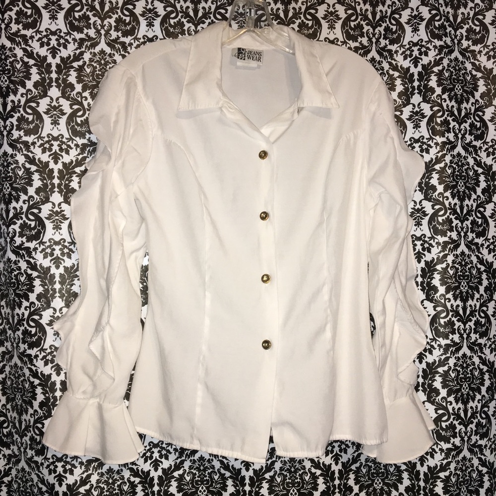 Woman’s shirt - Picture 1 of 3