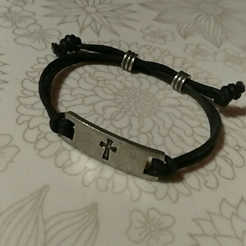 Adjustable cross bracelet