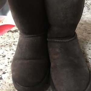 Brown short uggs