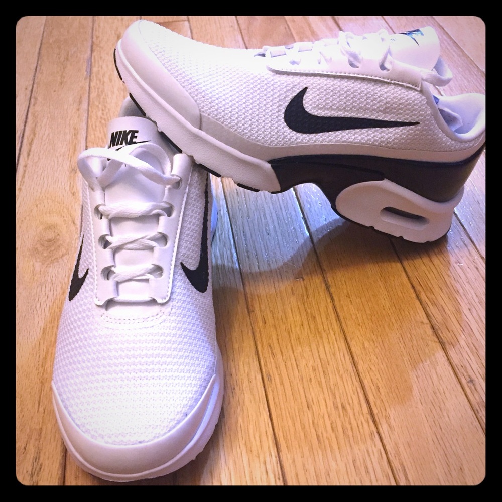 Nike Air Max Jewell Womens Running Shoe
