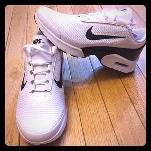 Nike Air Max Jewell Womens Running Shoe