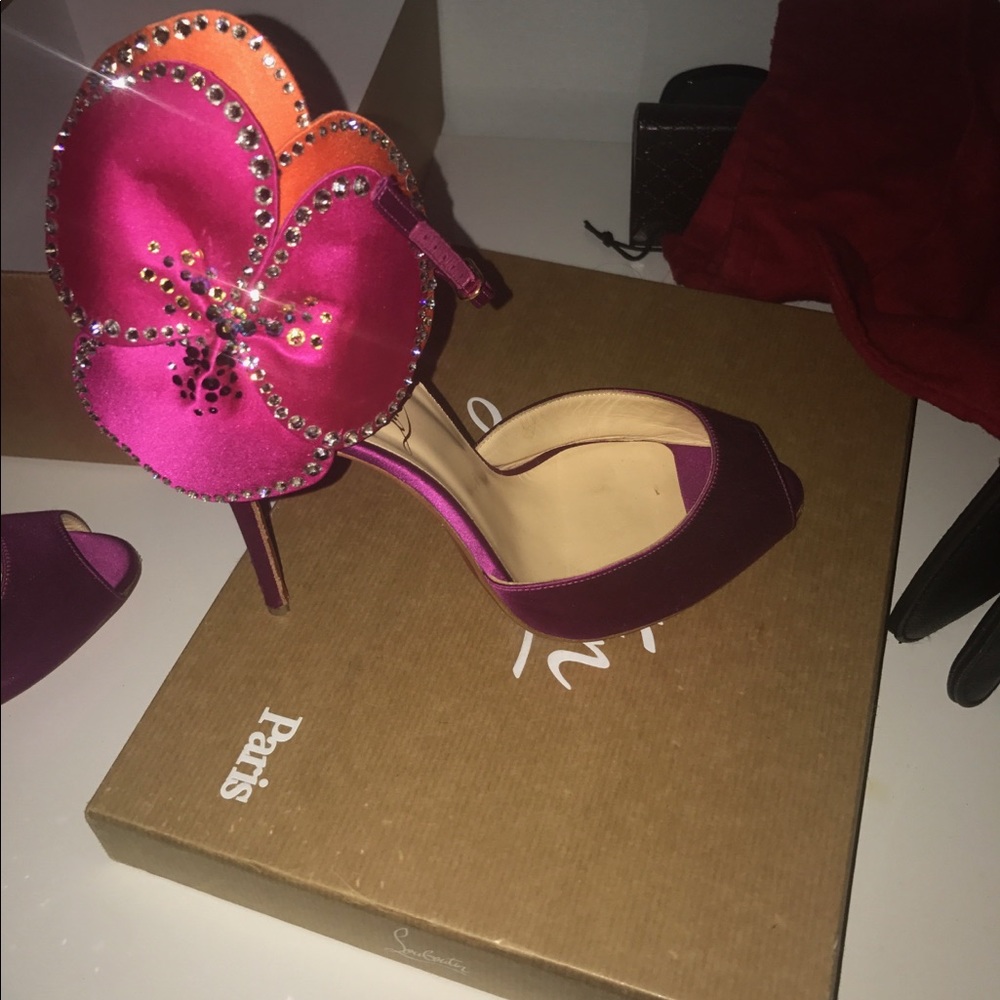 🔥CHRISTIAN LOUBOUTIN🔥 (price is lil negotiable)