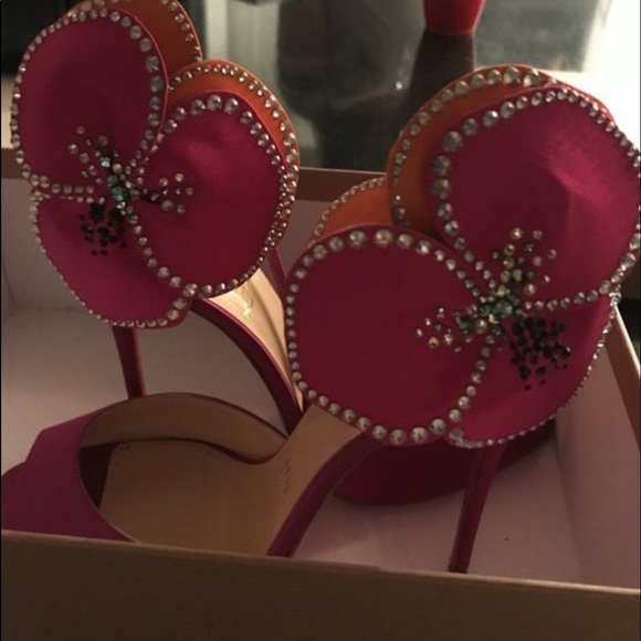 🔥CHRISTIAN LOUBOUTIN🔥 (price is lil negotiable) - Picture 5 of 8