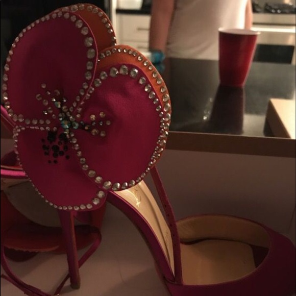 🔥CHRISTIAN LOUBOUTIN🔥 (price is lil negotiable) - Picture 6 of 8