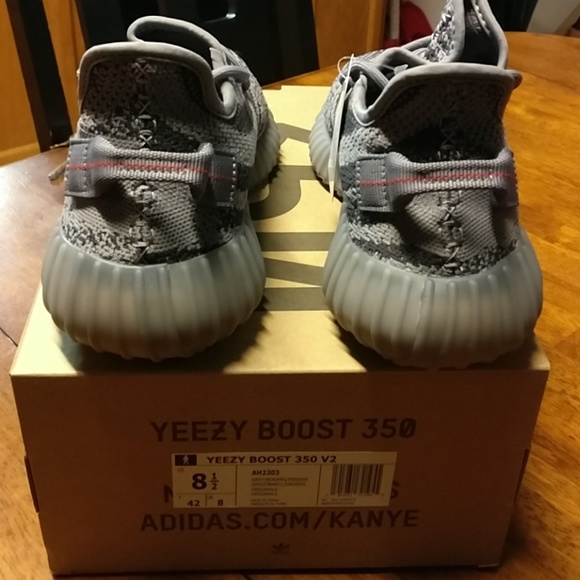 Yeezy Beluga V2's sz 8.5 DEADSTOCK - Picture 2 of 4