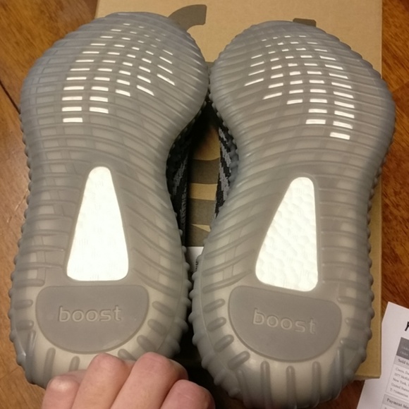 Yeezy Beluga V2's sz 8.5 DEADSTOCK - Picture 3 of 4