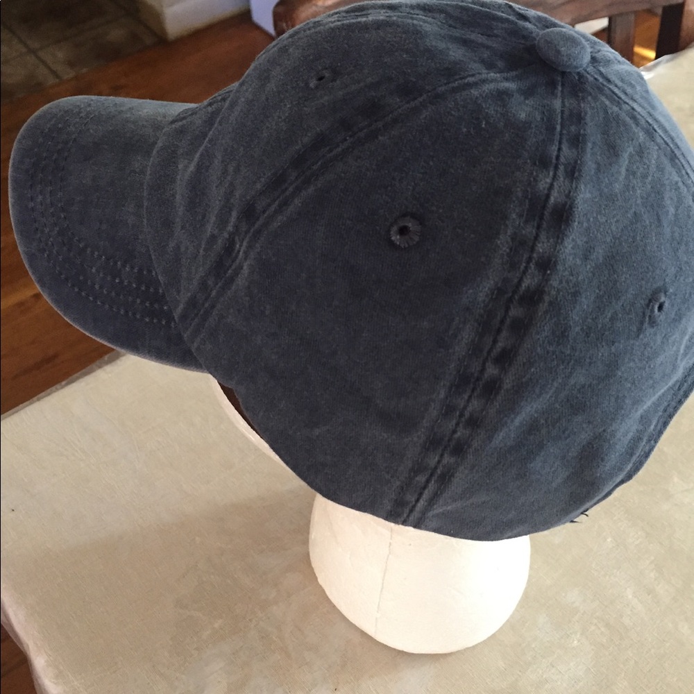 Baseball cap - Picture 3 of 5