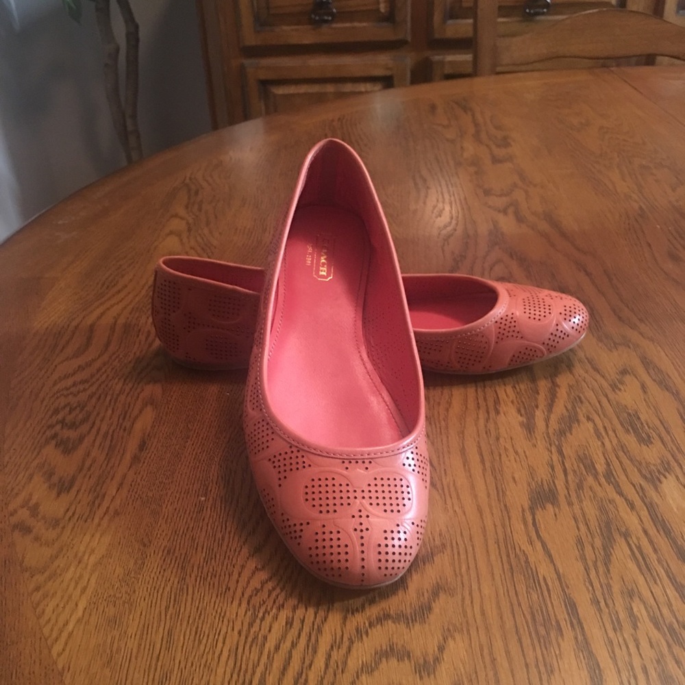 Coach “Aimee” leather coral flats 8B $168 retail
