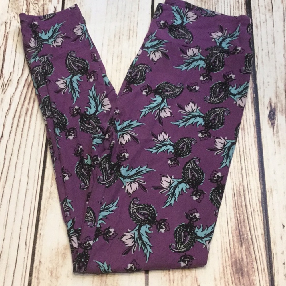 💜Purple tone NWT paisley print