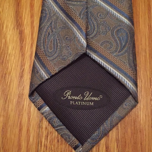 Pronto Uomo Blue-Gray Paisley Tie - NWT - Picture 4 of 5