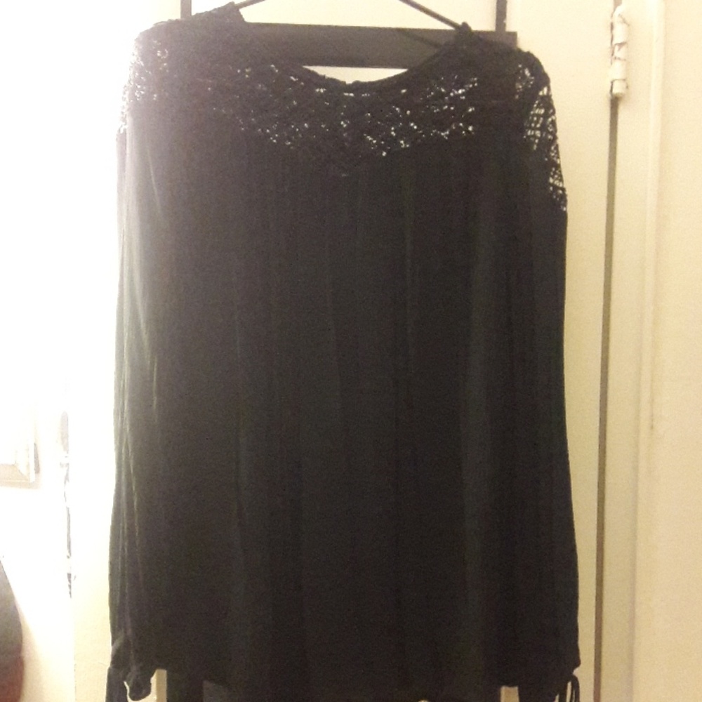 Black lace front blouse 💄❤️