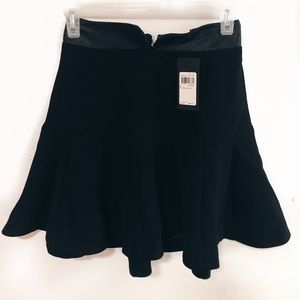 BRAND NEW women’s black skirt ... Guess