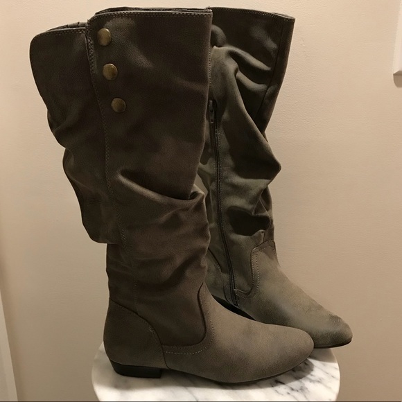 White Mountain Shoes - NWT. Stone suede slouch boots (size 6.5)