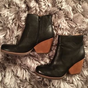 Korks Black Booties