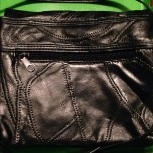 Black purse with 5 compartments