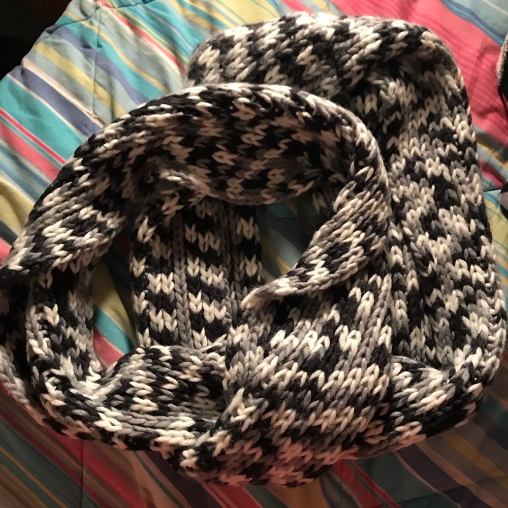 Black/White/Grey Infiniti Scarf