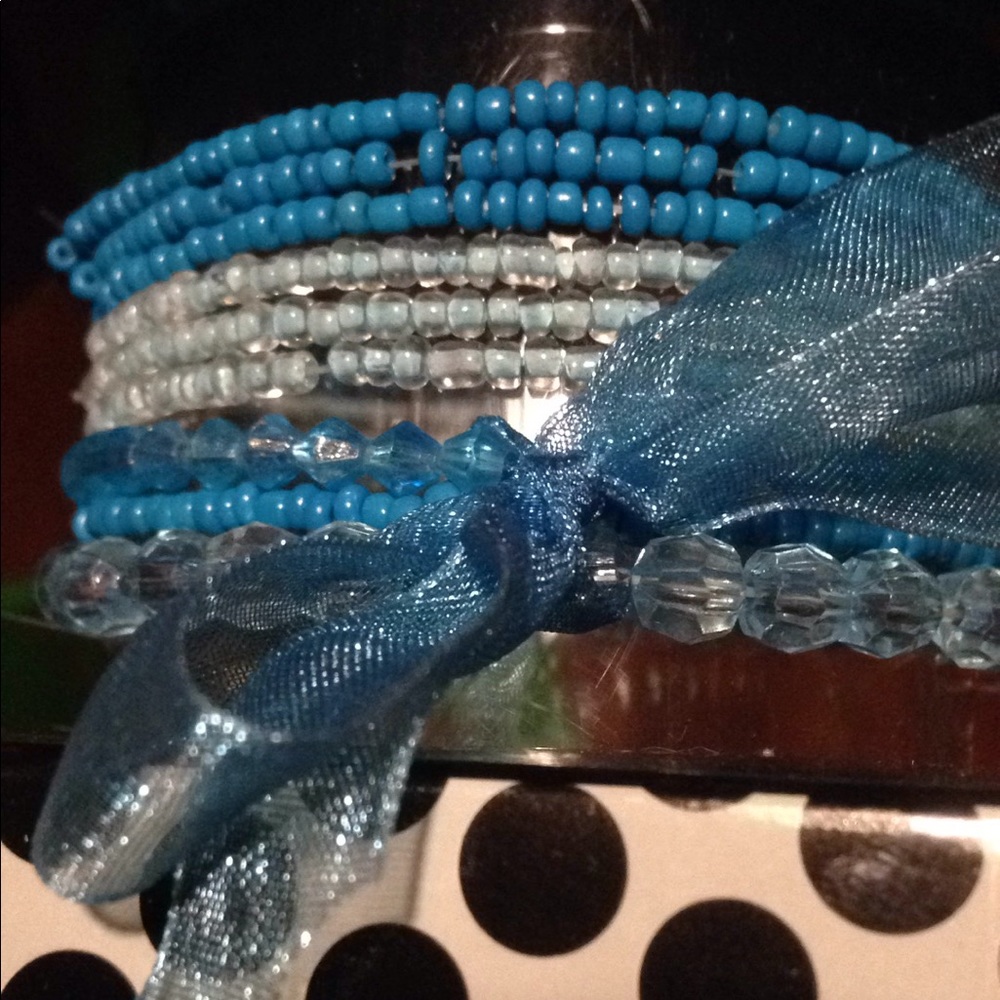 9 piece bracelet gift box. Blue only one left!
