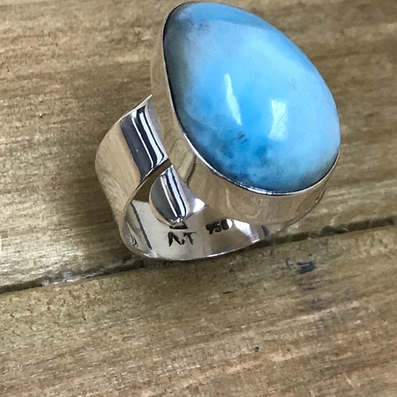 Ring - Picture 3 of 7