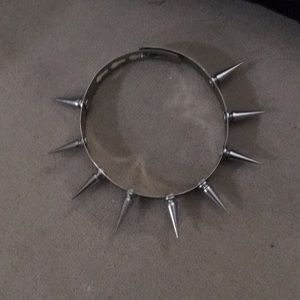Spiked choker collar