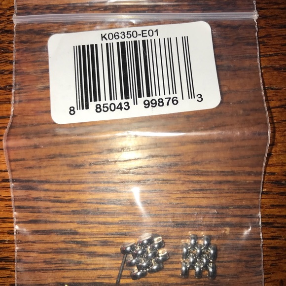 Authentic Coach Silvertone watch - Picture 6 of 6