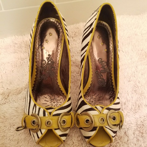 Zebra Print and Yellow Patent Peep Toe Pumps - Picture 2 of 7