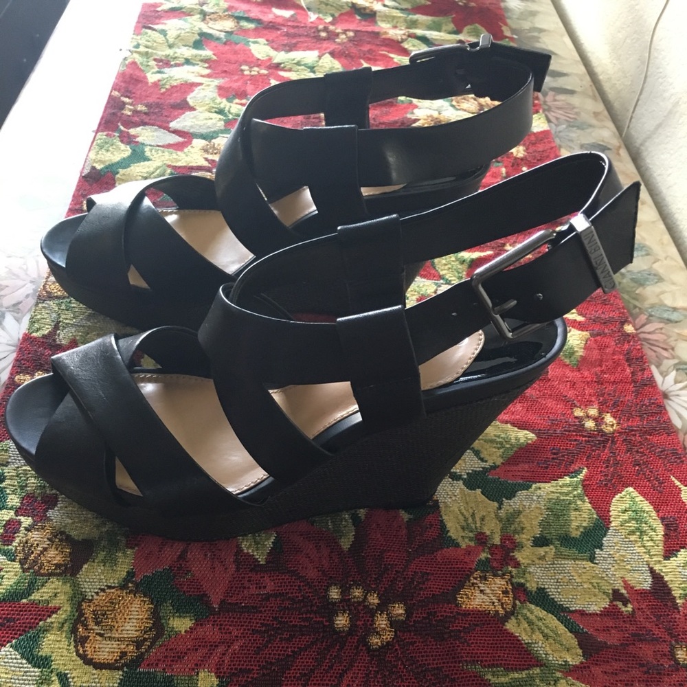 Gianni Bernini Leather Strap Heels!!