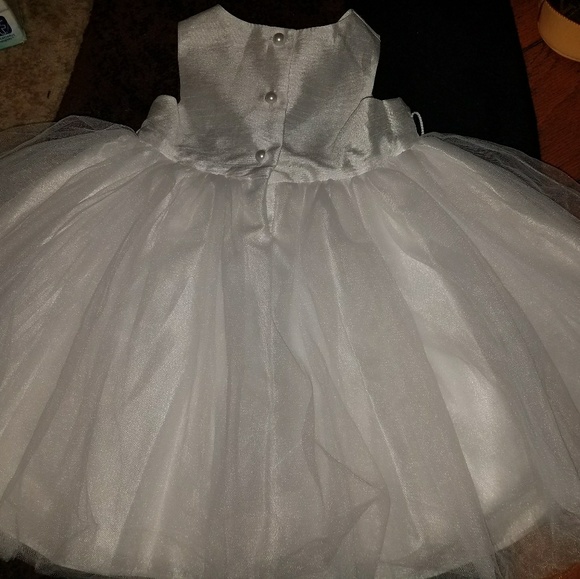 Infant dress all white - Picture 2 of 4