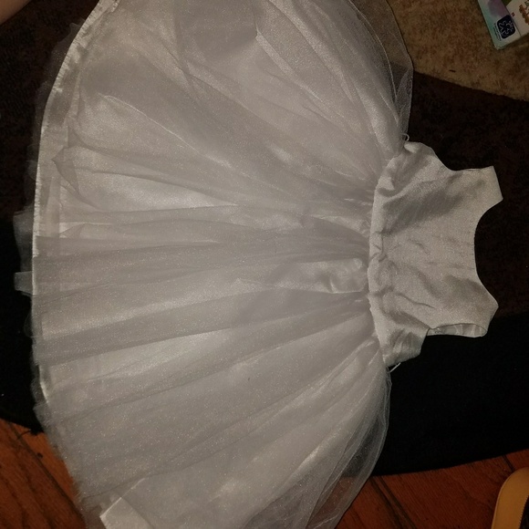 Infant dress all white - Picture 3 of 4